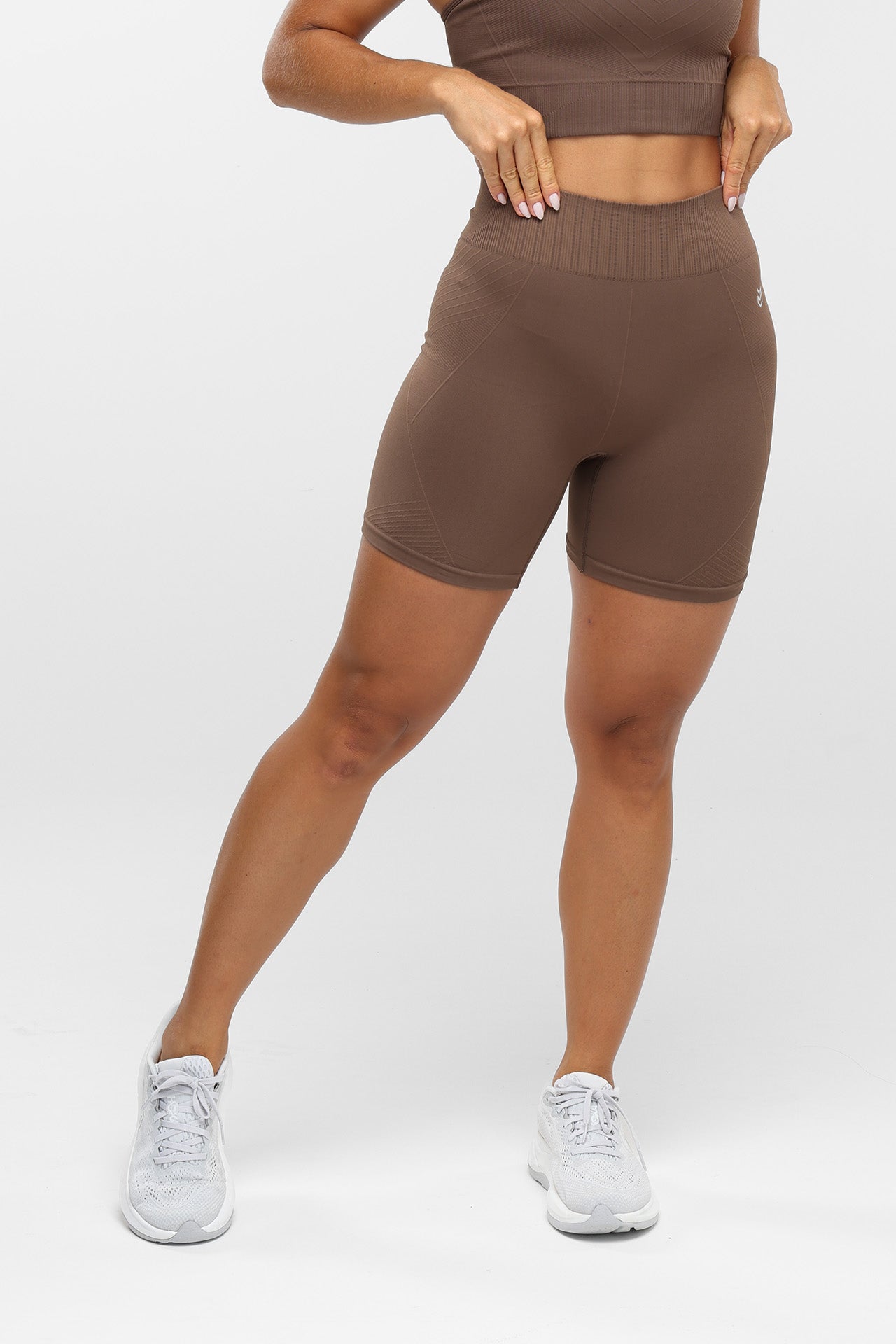 Marrom